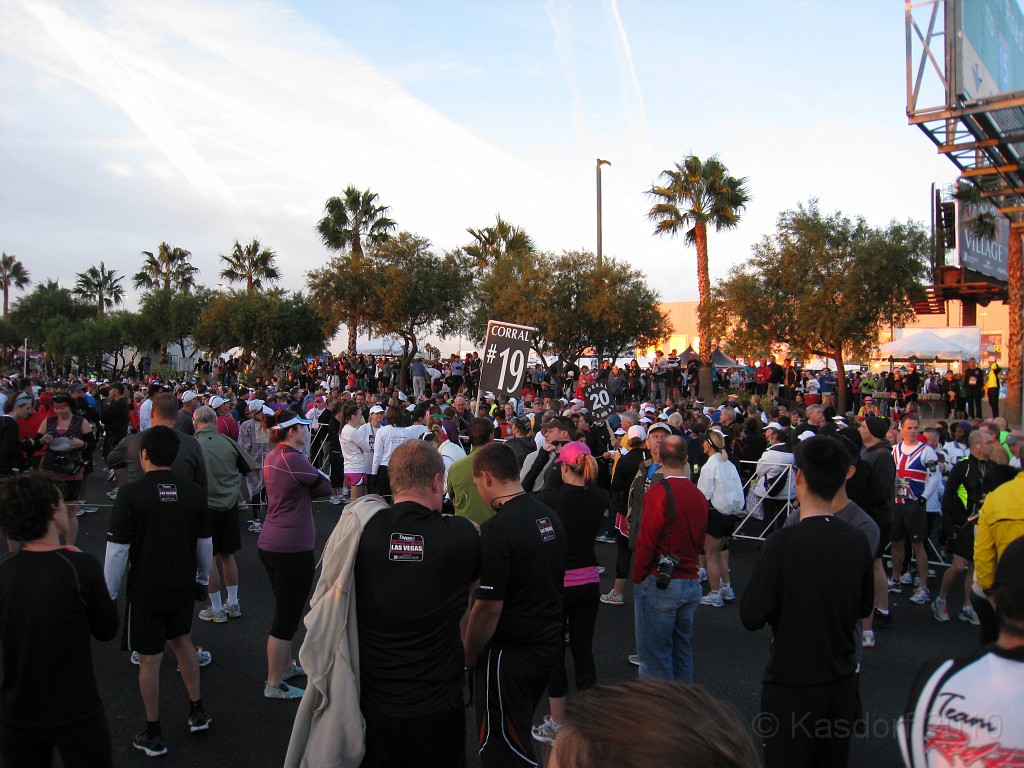 Las Vegas 2010 - Marathon 0131.JPG - The 2010 Las Vegas Fire - Ice and Sweat Tour. Half Marathon, Red Rock Canyon, Casinos, Valley of Fire.... and buffets!